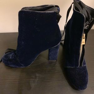 Blue velvet heeled booties